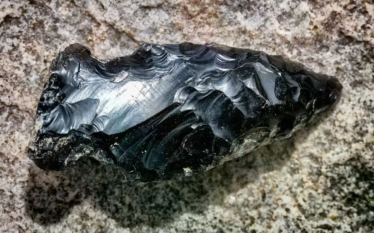 obsidian-arrowhead-l.jpg