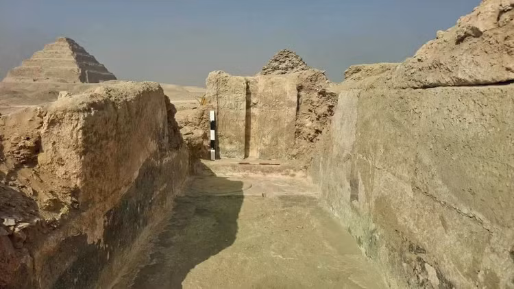 saqqara-l.jpg