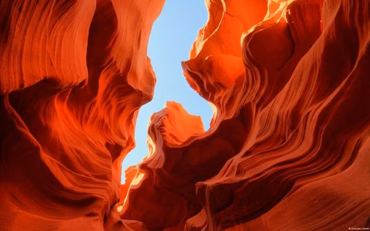6. Chỉ có thể tham quan theo tour. Du khách phải đặt tour được hướng dẫn bởi người Navajo để vào hẻm núi, nhằm đảm bảo an toàn và bảo tồn. Ảnh: Pinterest.