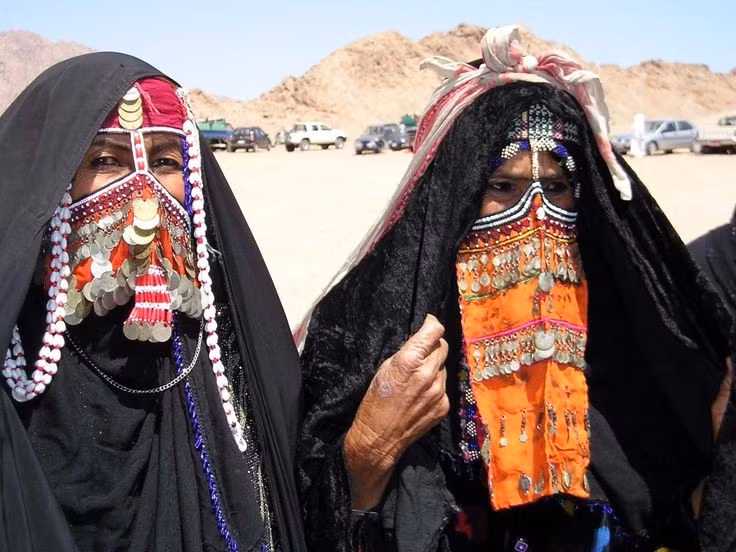 Có văn hóa truyền miệng phong phú. Thơ ca và truyện kể giữ vai trò quan trọng trong cộng đồng Bedouin. Ảnh: Pinterest.