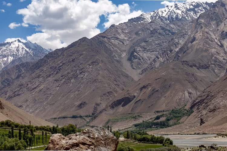 Di sản thiên nhiên thế giới. Vườn quốc gia Tajik được UNESCO công nhận là Di sản Thế giới nhờ giá trị địa chất và sinh thái đặc biệt. Ảnh: Flickr.