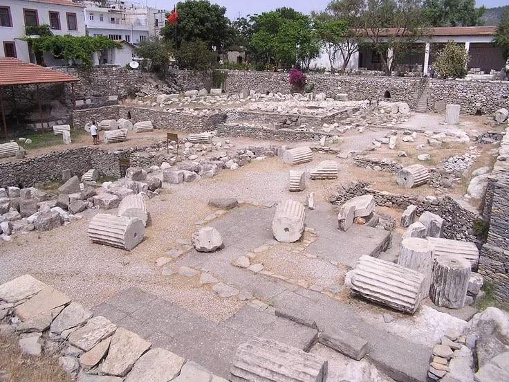 Phần di tích còn lại hiện nằm ở Bodrum, Thổ Nhĩ Kỳ. Khách du lịch có thể chiêm ngưỡng nền móng và hiện vật trong bảo tàng. Ảnh: Pinterest.