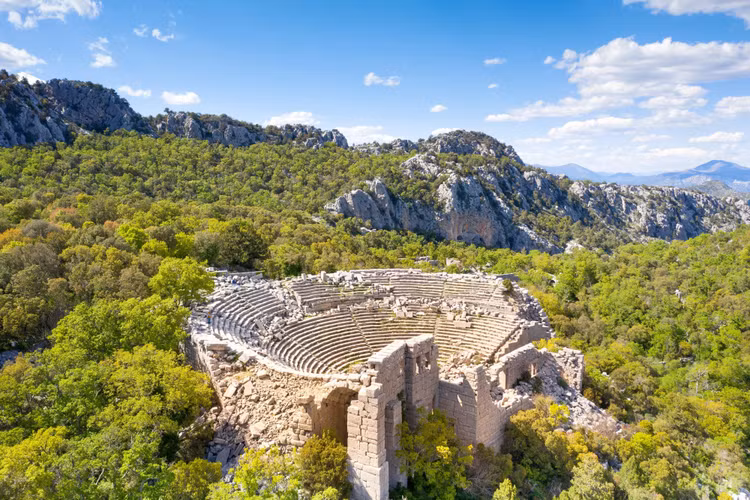 Ngày nay Termessos nằm trong công viên quốc gia Güllük. Di tích vừa mang giá trị khảo cổ, vừa hòa quyện với thiên nhiên hoang dã, trở thành điểm đến hấp dẫn cho người yêu lịch sử và trekking. Ảnh: thrillophilia.com.