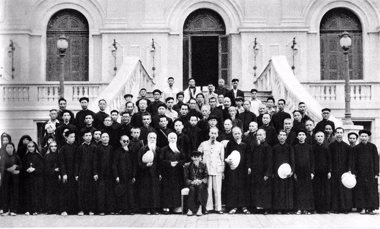 Người với các đại biểu đạo Thiên Chúa.