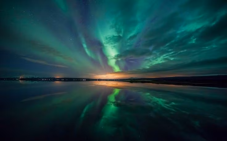 Hồ Thingvallavatn lớn nhất Iceland. Nằm trong khu vực Vườn quốc gia, hồ Thingvallavatn là hồ tự nhiên lớn nhất Iceland, nổi tiếng với hệ sinh thái nước ngọt đặc biệt và các loài cá hồi bản địa. Ảnh: Pinterest.