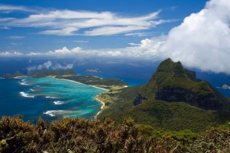 Có ngọn núi cao ấn tượng. Đỉnh Gower cao 875 m, là điểm đến trekking nổi tiếng của du khách. Ảnh: Pinterest.