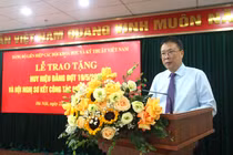 VUSTA sơ kết công tác Đảng, trao Huy hiệu Đảng cho 14 đảng viên