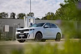 BMW iX5 Hydrogen chạy tới 750 km - nạp hydro 5 phút, sắp mở bán