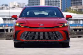 Toyota Camry 2027 giá "mềm" hơn, hybrid sẽ là lựa chọn duy nhất
