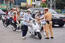 Hà Nội tăng cường kiểm tra an toàn giao thông cho học sinh đầu năm học