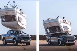 Bán tải Toyota Hilux điện bị xe caravan 760kg rơi trúng nóc vẫn an toàn