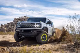 Ford Bronco 2027 mạnh vượt trội với động cơ 3.0 V6 tăng áp kép