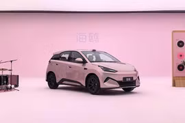 BYD Seagull 2027 lộ nội thất với ghế lái massage, màn hình cỡ lớn