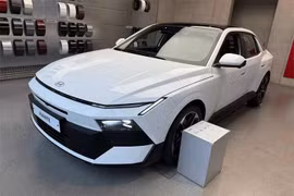 Hyundai Elantra thế hệ mới bị chê "giá chát" nhưng vẫn đắt khách