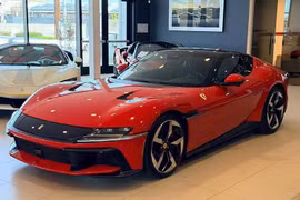Mục sở thị siêu xe Ferrari 12 Cilindri bạc tỷ đầu tiên về Việt Nam