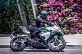 Cận cảnh Kawasaki Ninja e-1 2027 giá 206 triệu đồng, chạy chỉ 66 km/sạc, 