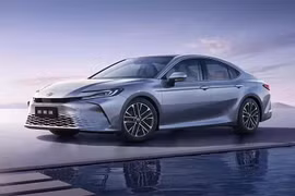 Toyota Camry 2027 nâng cấp nội thất với màn hình tới 15,6 inch