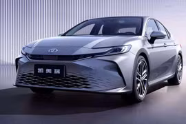 Mục sở thị Toyota Camry 2027 - màn hình khủng, giá chỉ từ 666 triệu đồng