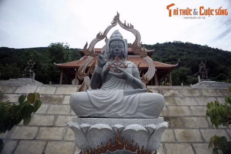 Sự lạ khó tin ở Thiên Sanh Thạch tự trứ danh Bình Định - Hình 13 Su la kho tin o Thien Sanh Thach tu tru danh Binh Dinh-Hinh-13
