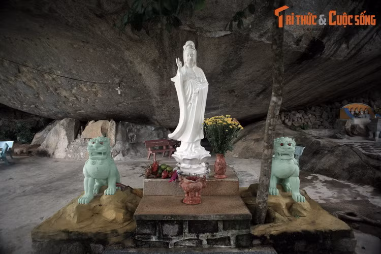 Sự lạ khó tin ở Thiên Sanh Thạch tự trứ danh Bình Định - Hình 12 Su la kho tin o Thien Sanh Thach tu tru danh Binh Dinh-Hinh-12