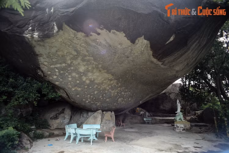 Sự lạ khó tin ở Thiên Sanh Thạch tự trứ danh Bình Định - Hình 2 Su la kho tin o Thien Sanh Thach tu tru danh Binh Dinh-Hinh-2