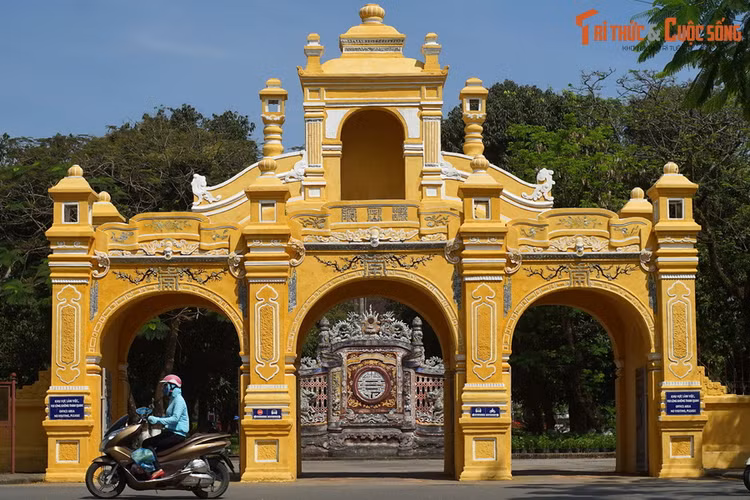 Soi tung chi tiet cong tam quan doc la nhat Co do Hue-Hinh-7