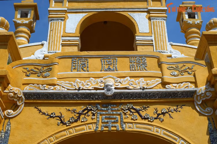 Soi tung chi tiet cong tam quan doc la nhat Co do Hue-Hinh-4