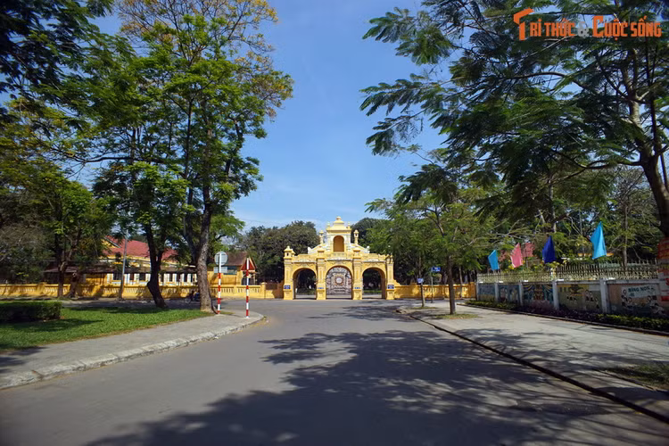 Soi tung chi tiet cong tam quan doc la nhat Co do Hue-Hinh-12