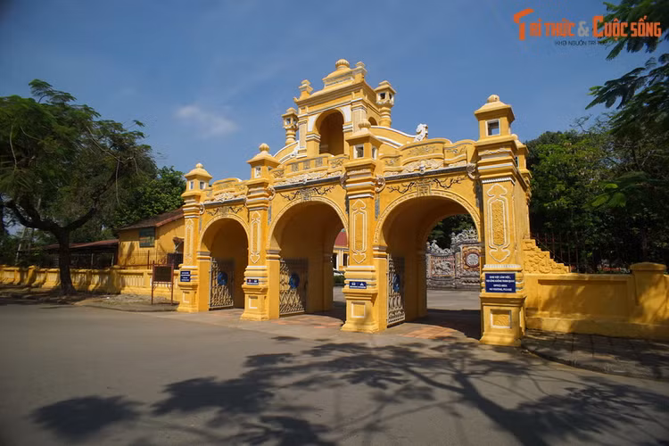 Soi tung chi tiet cong tam quan doc la nhat Co do Hue-Hinh-2