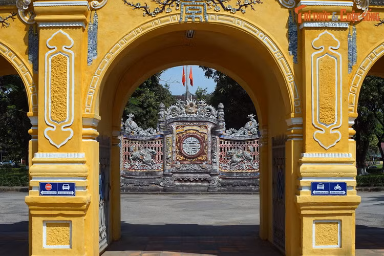 Soi tung chi tiet cong tam quan doc la nhat Co do Hue-Hinh-5