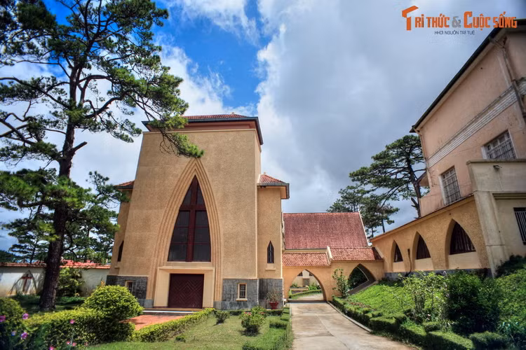 Loạt địa điểm mang dấu ấn hoàng hậu Nam Phương ở Đà Lạt - Hình 8 Loat dia diem mang dau an hoang hau Nam Phuong o Da Lat-Hinh-8