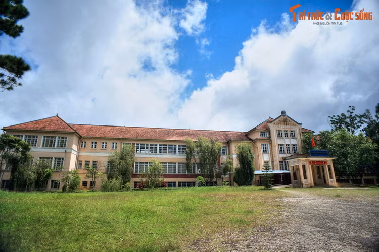 Loạt địa điểm mang dấu ấn hoàng hậu Nam Phương ở Đà Lạt - Hình 5 Loat dia diem mang dau an hoang hau Nam Phuong o Da Lat-Hinh-5