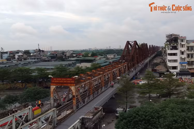 Hoi uc hao hung ngay 10/10/1954 tren cau co nhat Ha Noi-Hinh-5