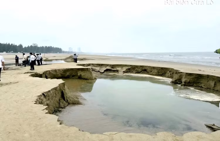Bắt quả tang nhà thầu hút cát trái phép tại biển Cửa Lò - Hình 2 Bat qua tang nha thau hut cat trai phep tai bien Cua Lo-Hinh-2