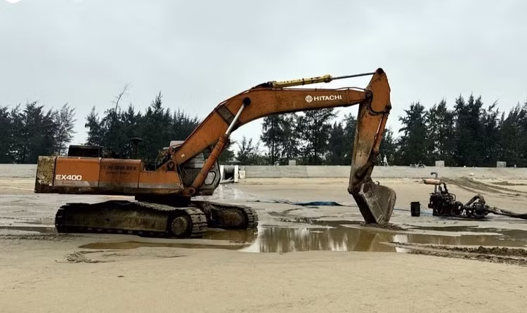 Bắt quả tang nhà thầu hút cát trái phép tại biển Cửa Lò Bat qua tang nha thau hut cat trai phep tai bien Cua Lo