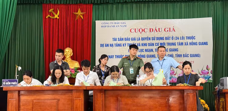 Bắc Giang đấu thành công 85 lô đất, thu về 225 tỷ đồng Bac Giang dau thanh cong 85 lo dat, thu ve 225 ty dong