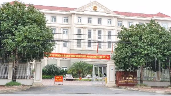 Một huyện ở Hà Tĩnh có 46 cán bộ xin nghỉ hưu trước tuổi Mot huyen o Ha Tinh co 46 can bo xin nghi huu truoc tuoi