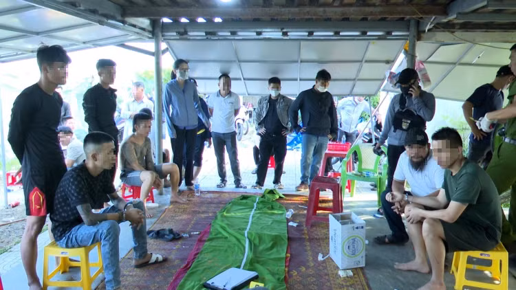 Cong an Quang Tri dot kich o bac “khung”, thu giu gan 1 ty-Hinh-2