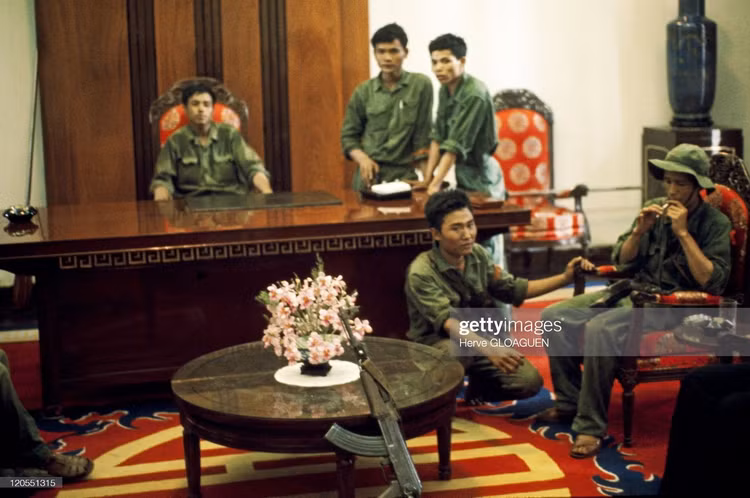 Ngày giải phóng Sài Gòn 30/4/1975 qua ống kính phóng viên Pháp - Hình 4 Ngay giai phong Sai Gon 30/4/1975 qua ong kinh phong vien Phap-Hinh-4