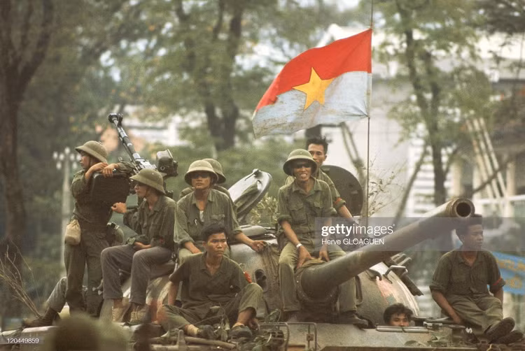 Ngày giải phóng Sài Gòn 30/4/1975 qua ống kính phóng viên Pháp - Hình 2 Ngay giai phong Sai Gon 30/4/1975 qua ong kinh phong vien Phap-Hinh-2