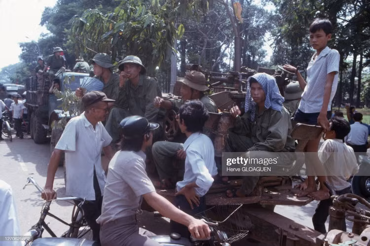 Ngày giải phóng Sài Gòn 30/4/1975 qua ống kính phóng viên Pháp - Hình 14 Ngay giai phong Sai Gon 30/4/1975 qua ong kinh phong vien Phap-Hinh-14