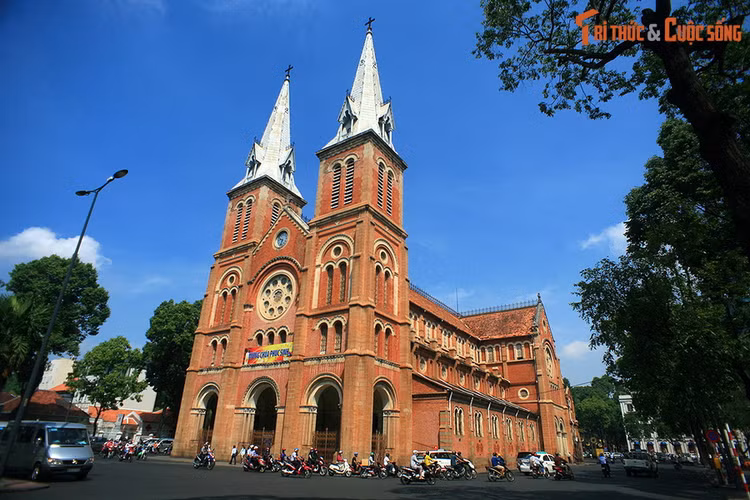 10 sự thật giật mình về nhà thờ Đức Bà Sài Gòn 10 su that giat minh ve nha tho Duc Ba Sai Gon