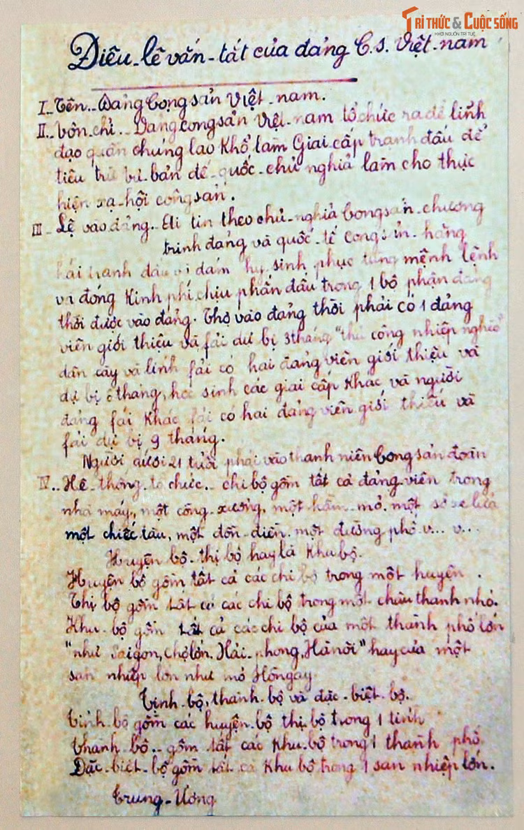 Rưng rưng nhìn lại những bút tích vô giá của Bác Hồ - Hình 2 Rung rung nhin lai nhung but tich vo gia cua Bac Ho-Hinh-2