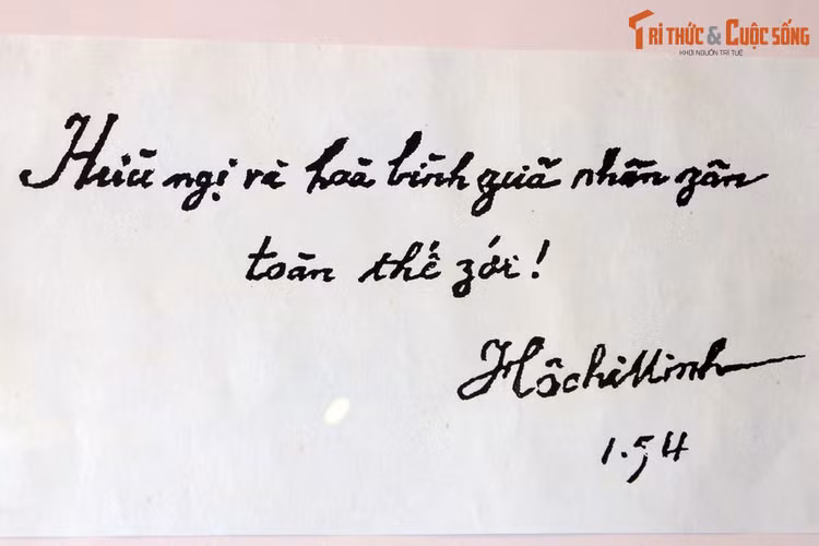 Rưng rưng nhìn lại những bút tích vô giá của Bác Hồ - Hình 12 Rung rung nhin lai nhung but tich vo gia cua Bac Ho-Hinh-12