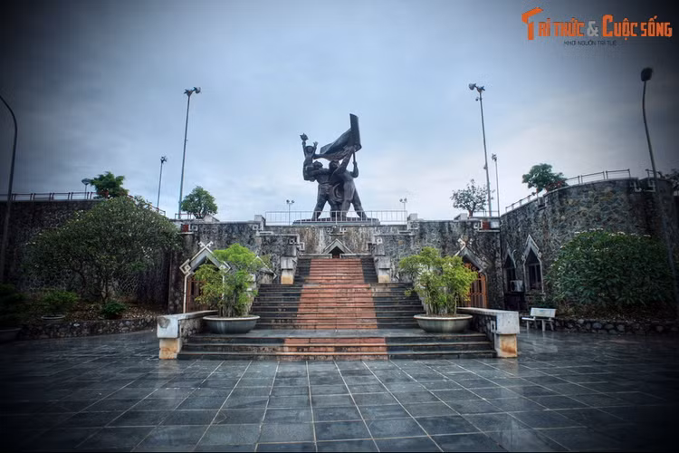 Chiem nguong cong trinh bieu tuong cua chien thang Dien Bien Phu-Hinh-13