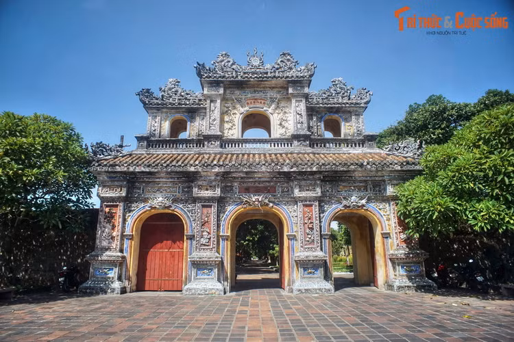 Loạt công trình kiến trúc để đời của vua Khải Định ở Huế - Hình 10 Loat cong trinh kien truc de doi cua vua Khai Dinh o Hue-Hinh-10