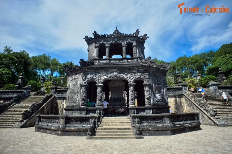 Loạt công trình kiến trúc để đời của vua Khải Định ở Huế - Hình 3 Loat cong trinh kien truc de doi cua vua Khai Dinh o Hue-Hinh-3
