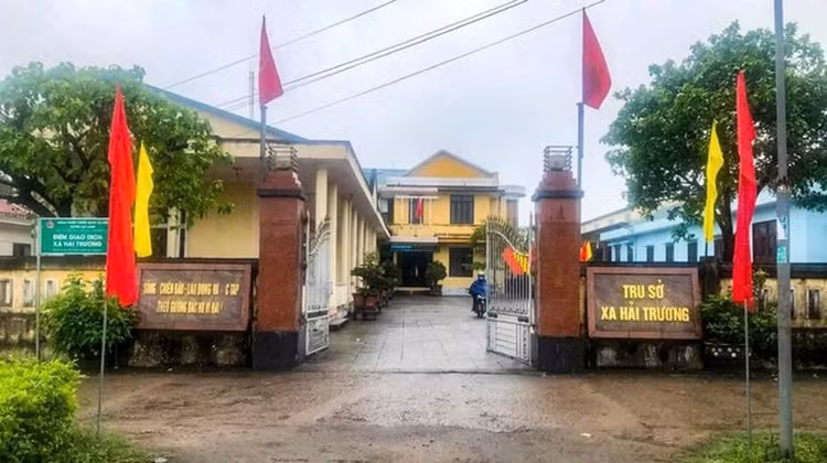 Chủ tịch xã ở Quảng Trị bị cách chức vì sai phạm đất đai Chu tich xa o Quang Tri bi cach chuc vi sai pham dat dai