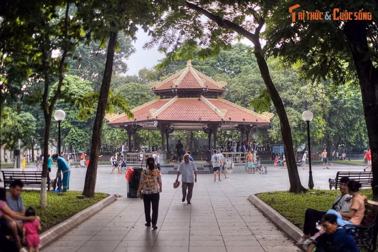 Top 10 công trình cổ phải ghé thăm quanh bờ hồ Hoàn Kiếm - Hình 6 Top 10 cong trinh co phai ghe tham quanh bo ho Hoan Kiem-Hinh-6