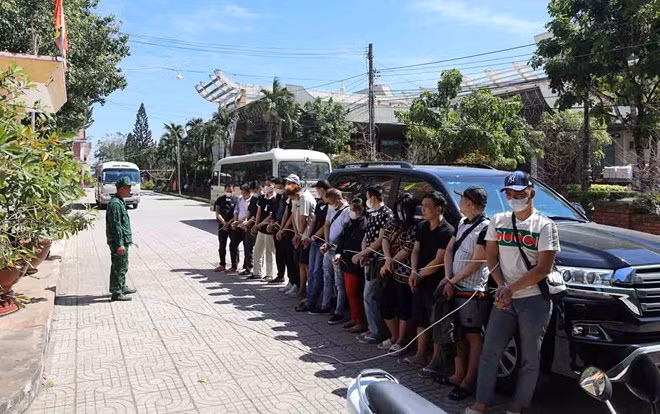 Triệt xóa đường dây lừa đảo xuyên quốc gia, bắt giữ 56 đối tượng Triet xoa duong day lua dao xuyen quoc gia, bat giu 56 doi tuong